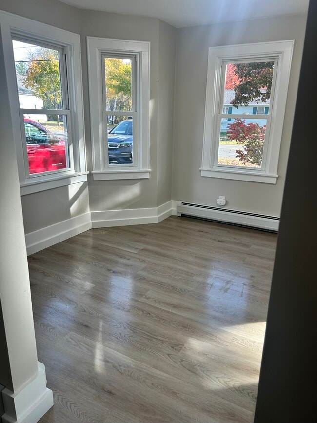 Building Photo - 164 Rabideau St