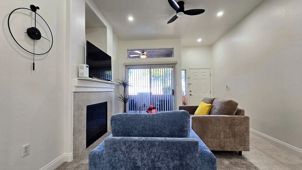 Building Photo - 2305 W Horizon Ridge Pky