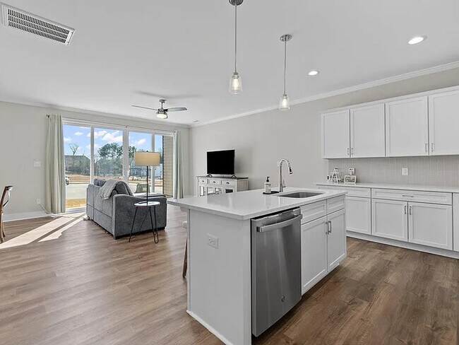 Building Photo - Lease OR Lease to Own