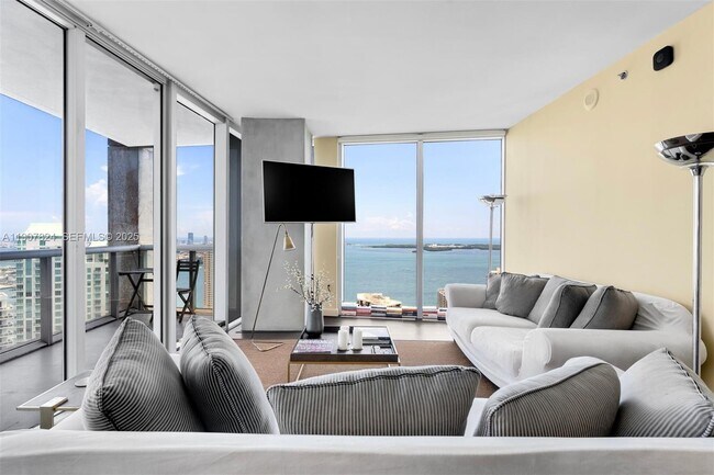 Building Photo - 495 Brickell Ave