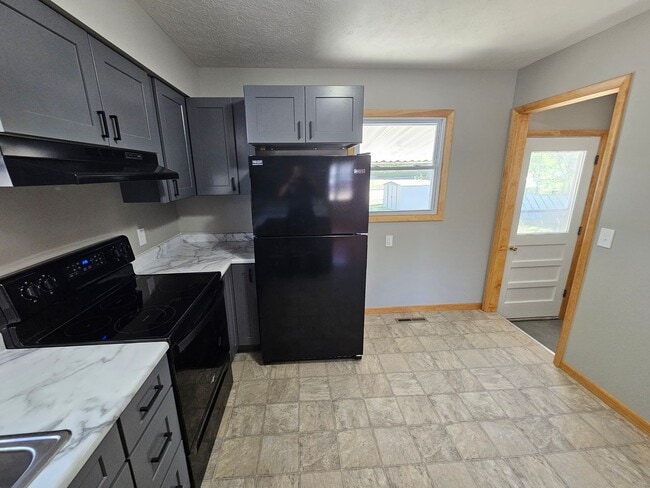 Building Photo - Single Family with basement