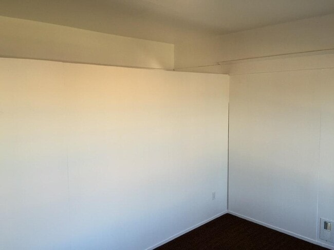 Building Photo - 505 SE Lyon St