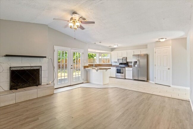 Building Photo - 6815 SW Fenwick- AVAILABLE NOW!