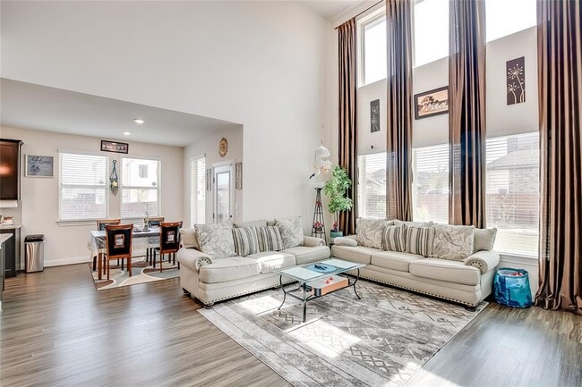 Building Photo - 508 Middle Brook Dr