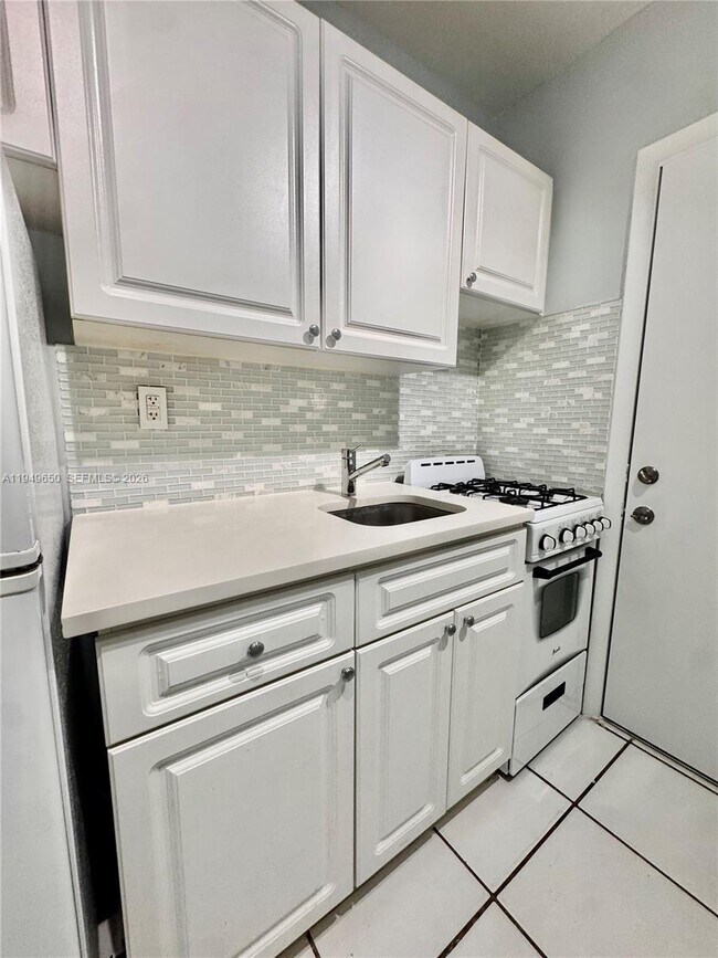 Building Photo - 6310 SW 79th St