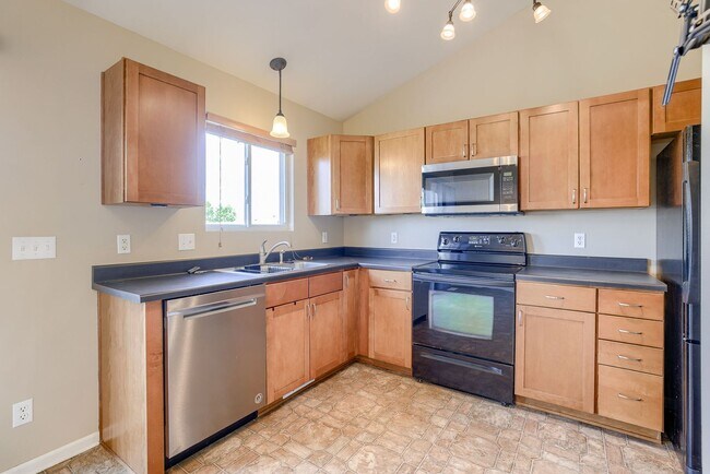 Building Photo - Charming Multi-Level Near Parks and Lakes!!