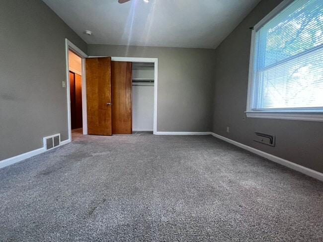 Building Photo - East Grand Rapids Schools - 4 bedroom home