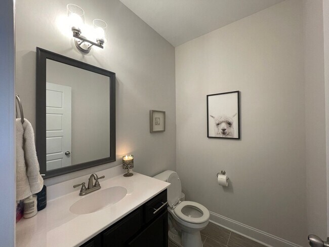 Building Photo - 4 Bedroom Pet Friendly Home For Rent with Club House, Comm. Pool, & Comm Gym Access!