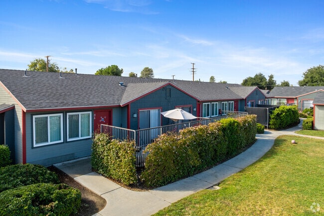 Building Photo - Kirby Gardens Apartments