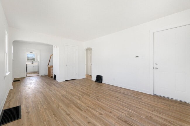 Building Photo - 3 Bedroom home! **2ND MONTH RENT FREE*