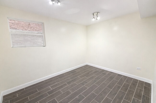 Building Photo - 2817 N Clybourn Ave