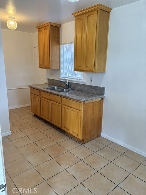 Building Photo - 1715 W Olympic Blvd