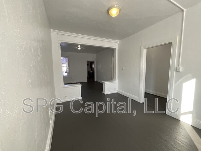 Building Photo - 277 W Jackson St