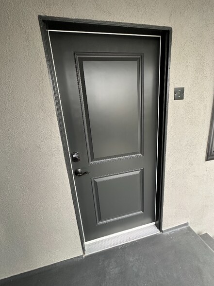 Building Photo - 2021 Beachwood Dr