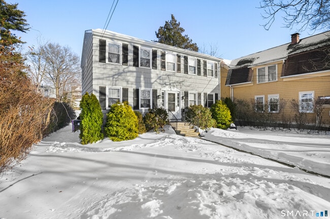 Building Photo - 215 York Rd