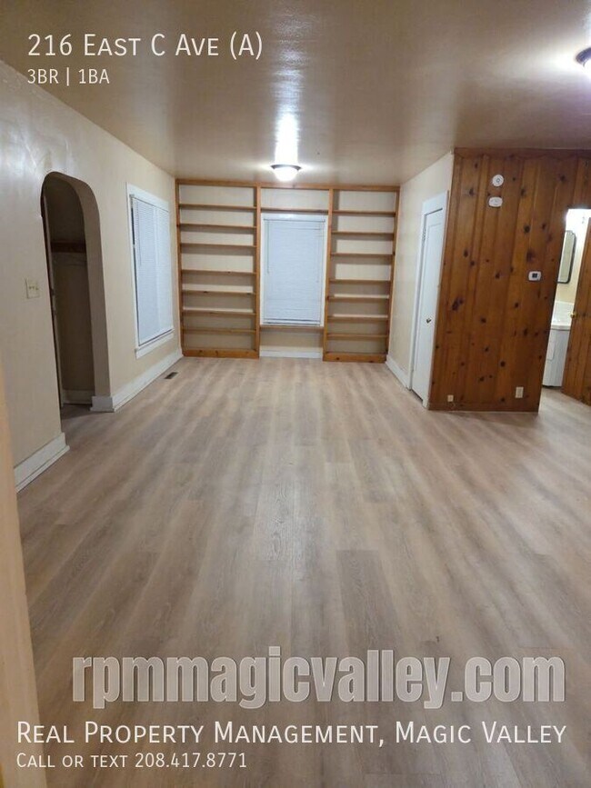 Building Photo - 216 E Ave A