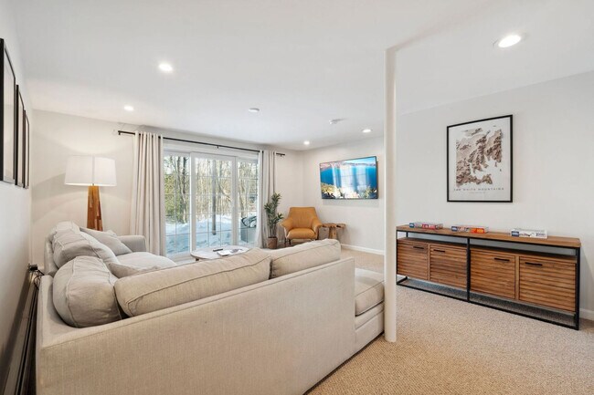 Building Photo - 589 Laconia Rd