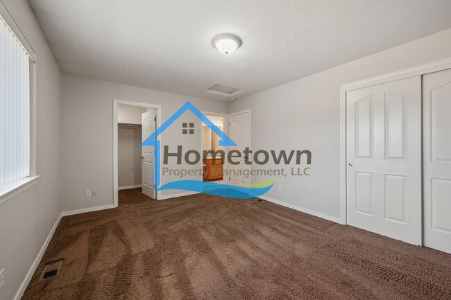 Building Photo - 3 Bedroom, 2 Bathroom Home, with Attached ...