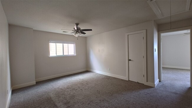 Building Photo - 11734 Chanteloup Dr