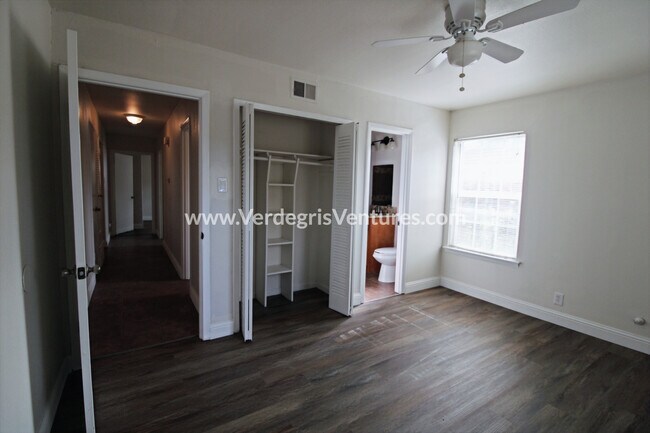 Building Photo - 5833 Westhaven Dr