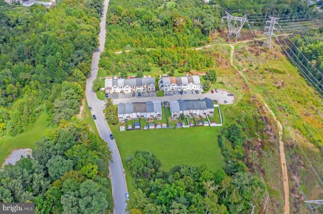 Building Photo - 208 Fieldstone Ln