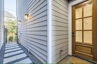 Building Photo - 1528 Chestnut St