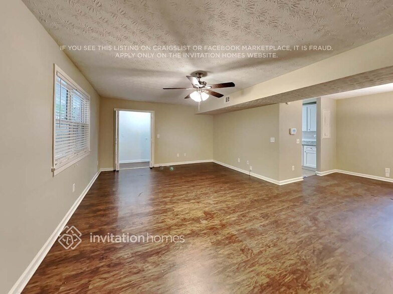 Building Photo - 940 Woodbridge Dr NE