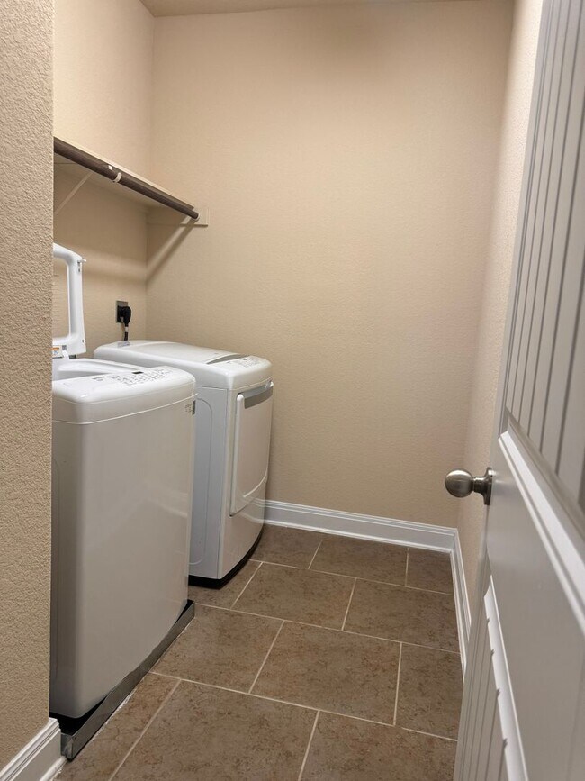 Building Photo - 517 Whittmen Ave