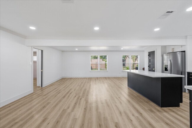 Building Photo - 5219 Cosby St