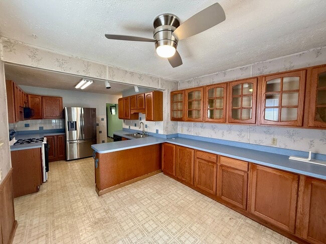 Building Photo - 2 Bed / 1 Bath House with lots of Features...