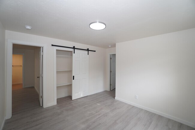 Building Photo - 1724 6th St S