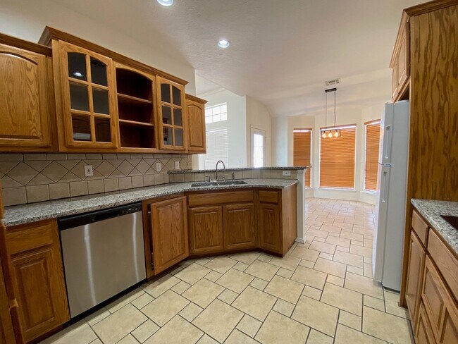 Building Photo - Great location with easy highway access.