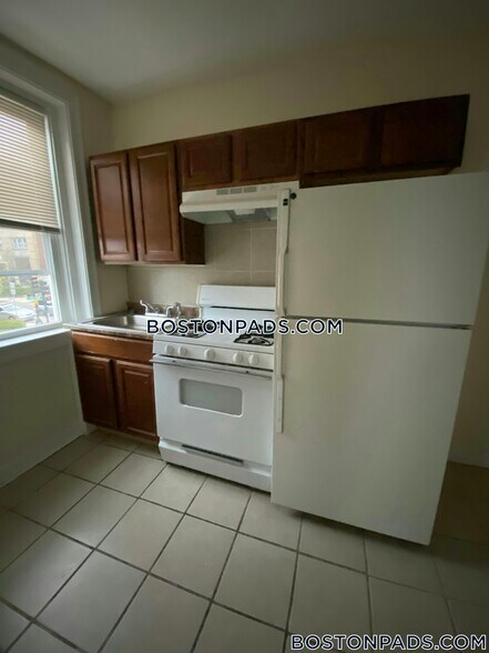 Building Photo - 248 Kelton St