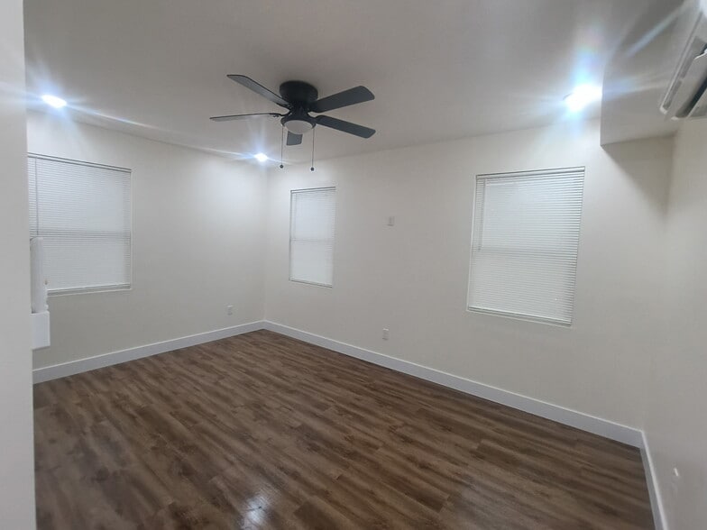 Building Photo - 1320 Banklick St