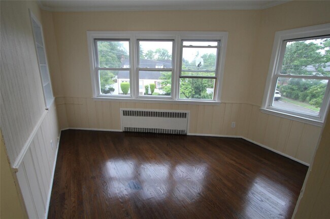 Building Photo - 215 Colonial Ave