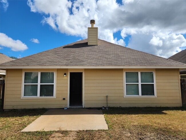 Building Photo - 2411 Village Stone Ct