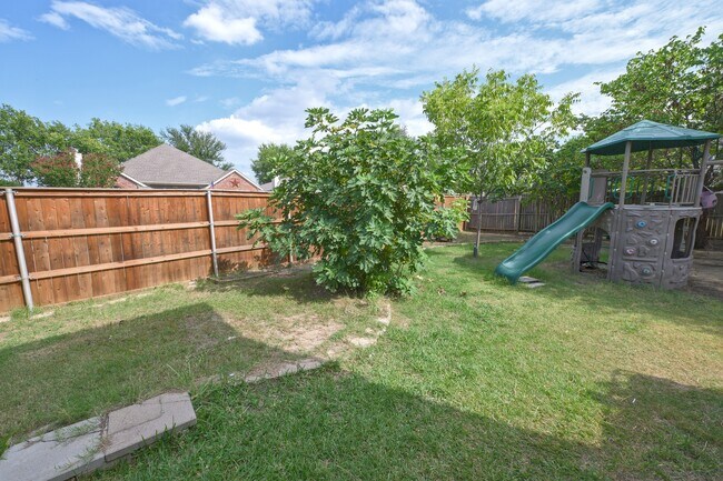 Building Photo - 3001 Claybrook Dr