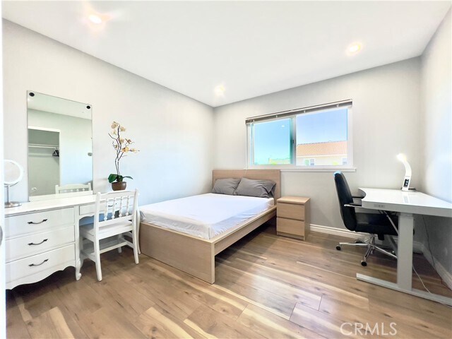 Building Photo - 9256 Crocus Ave