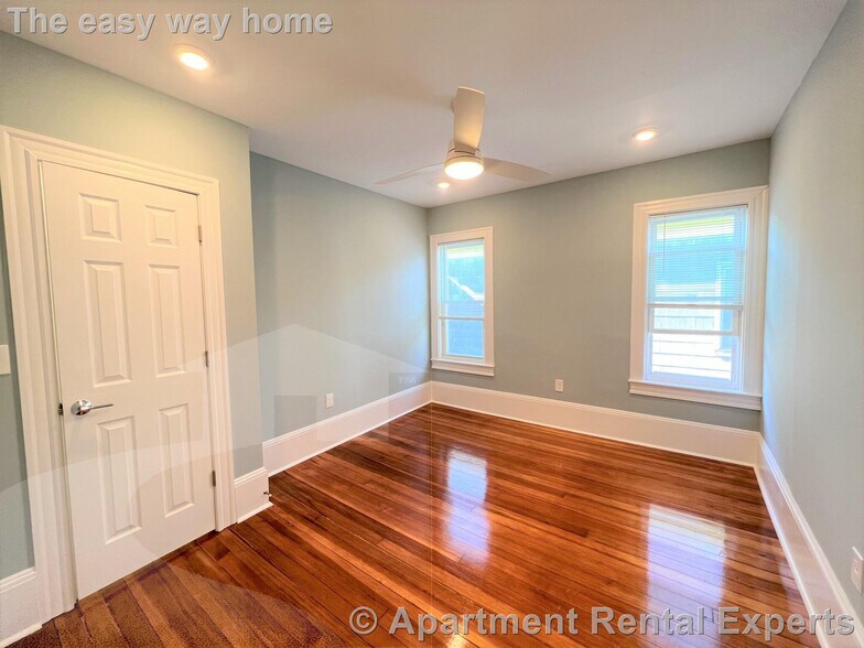 Building Photo - 3 Mossland St