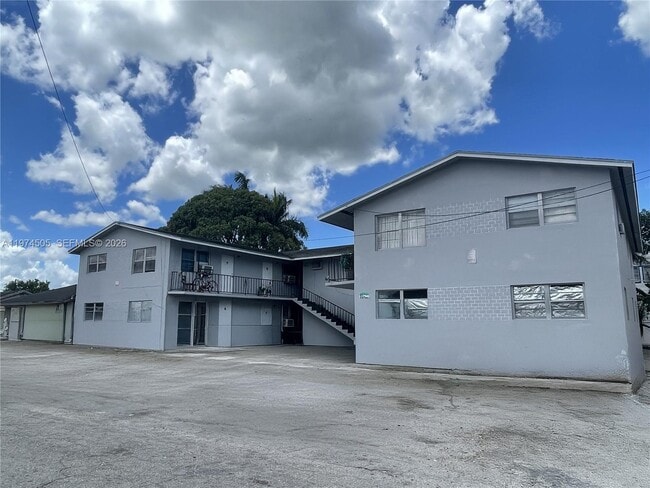 Building Photo - 332 SW 3rd St