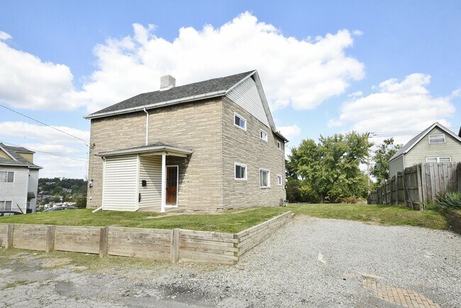 Building Photo - 1912 Pallas St