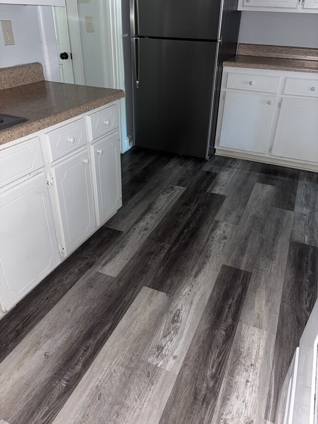 Building Photo - 2 Bedroom 1