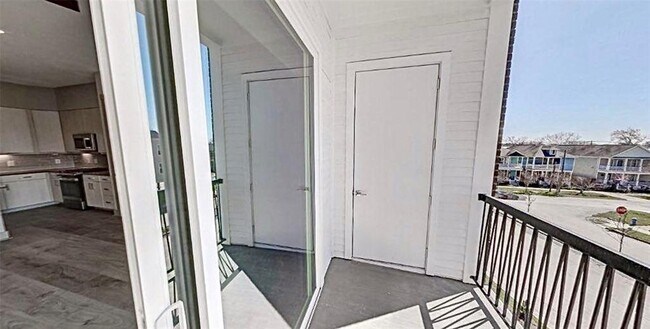 Building Photo - 401 W 25th St