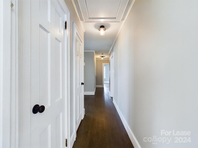 Building Photo - 618 Monroe Hwy