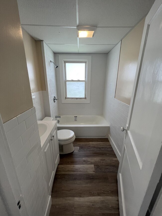Building Photo - 310 Chelsea Pl