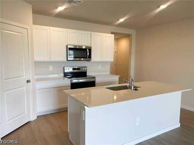 Building Photo - 1321 NE 9th St