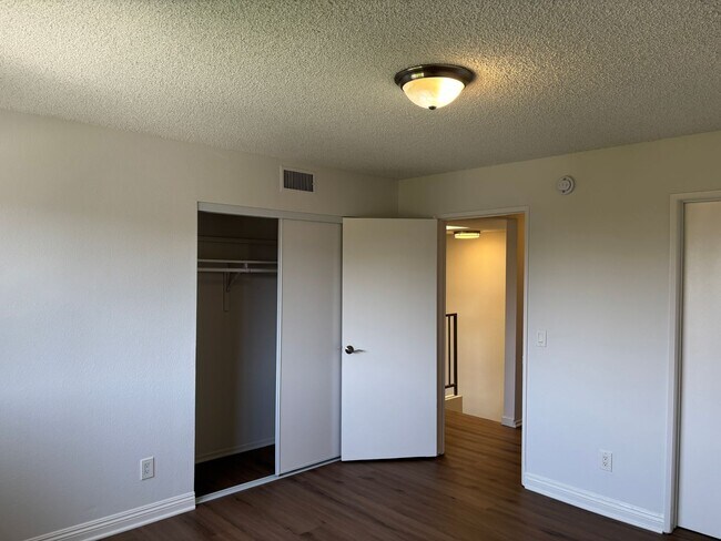 Building Photo - 627 Orange Grove Ave