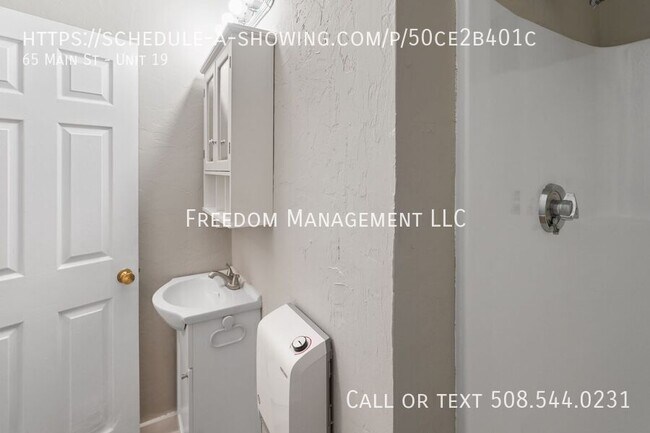 Building Photo - 65 Main St