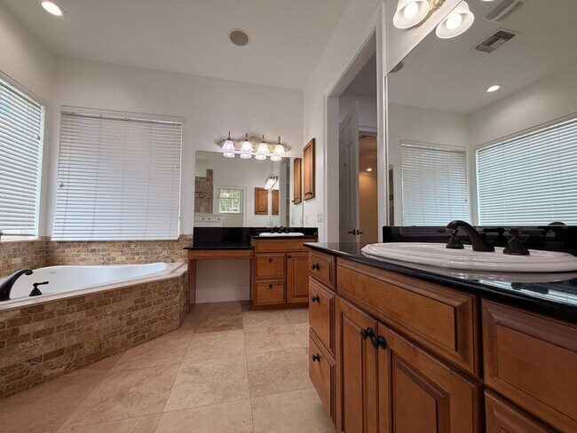 Building Photo - Luxury Windermere Home | 5 Bed 4.5 Bath La...