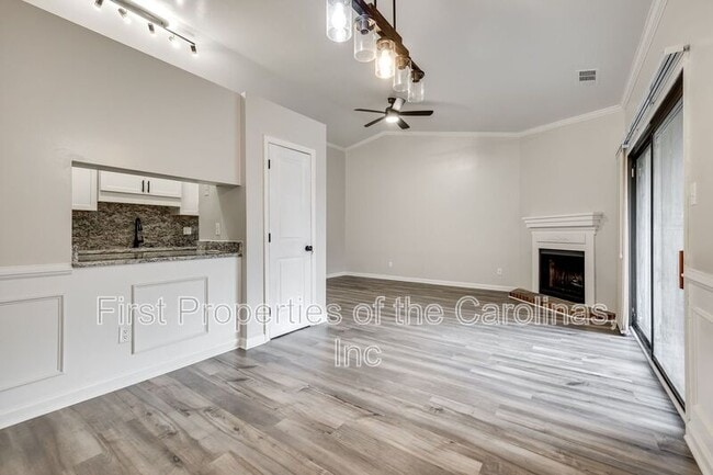 Building Photo - 4158 Charlotte Hwy